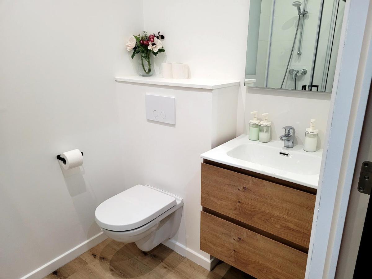 Brand New Iris Room With Private Bathroom And Balcony Брюксел Екстериор снимка