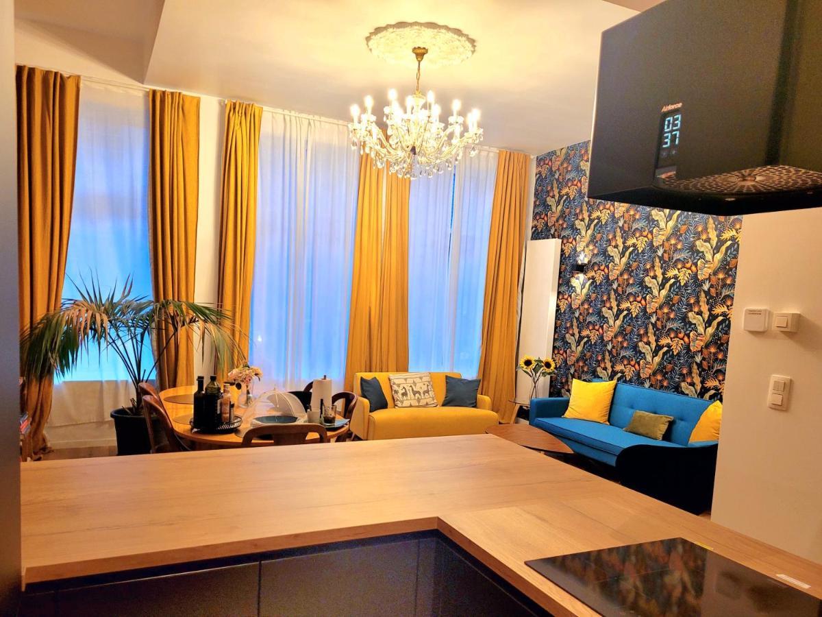 Brand New Iris Room With Private Bathroom And Balcony Брюксел Екстериор снимка