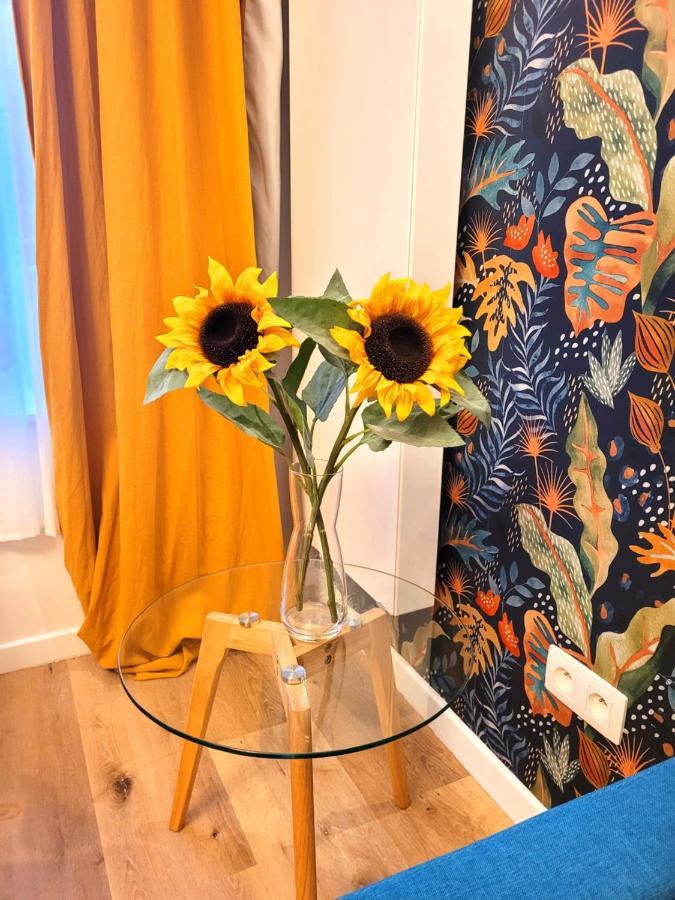 Brand New Iris Room With Private Bathroom And Balcony Брюксел Екстериор снимка