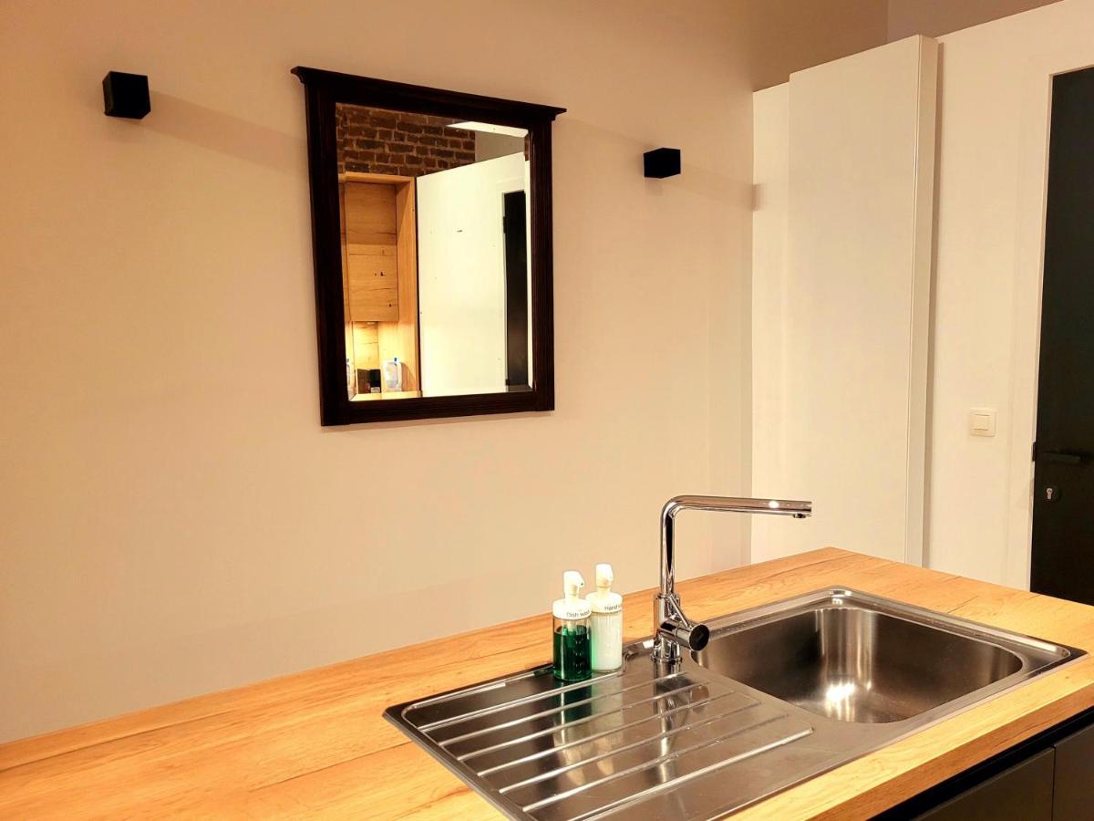 Brand New Iris Room With Private Bathroom And Balcony Брюксел Екстериор снимка